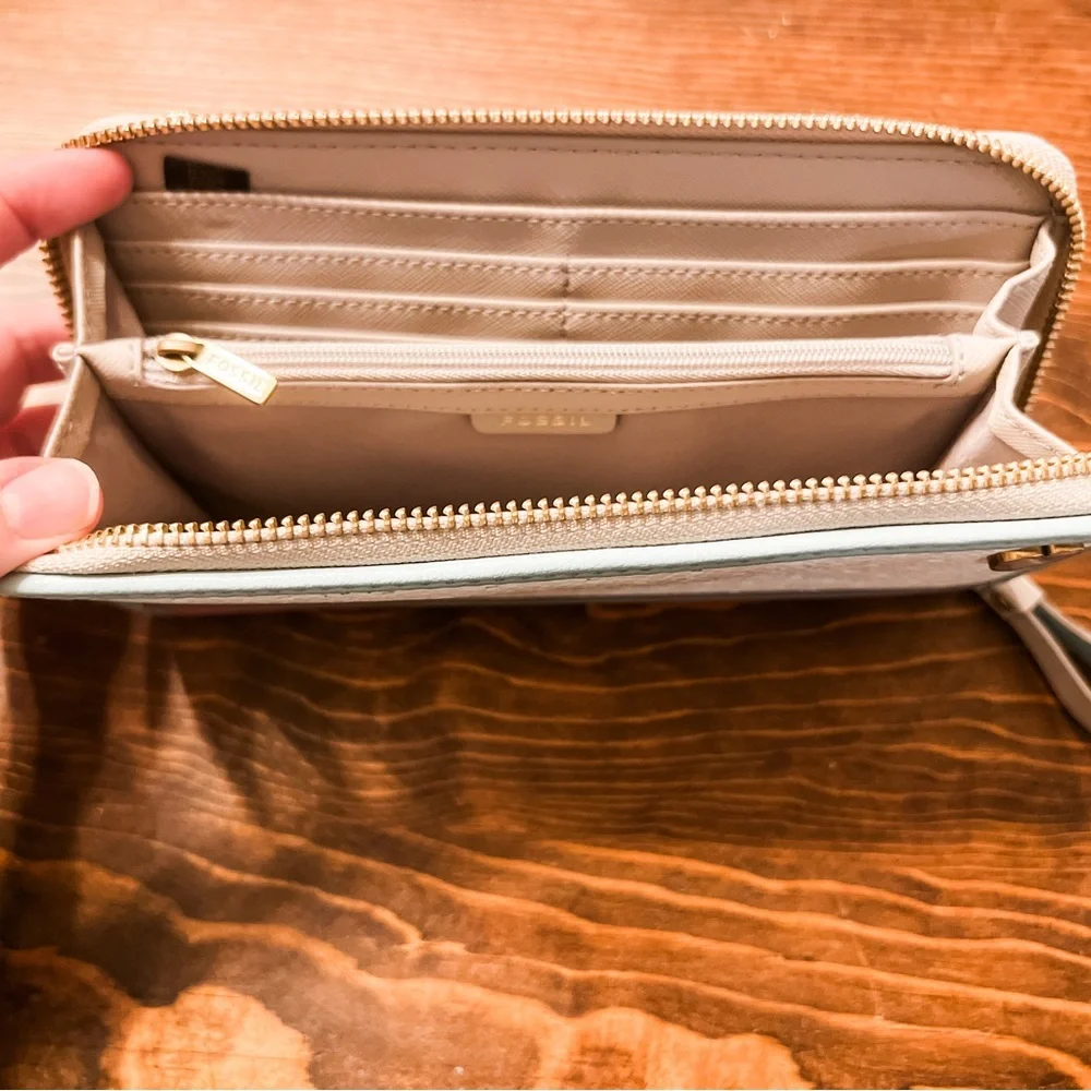 Fossil Wristlet - Picture 3 of 5